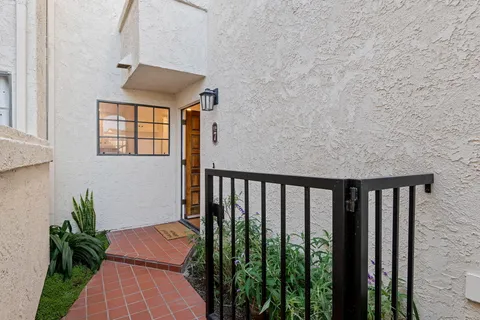 $899,000 | 1230 Franciscan Court, Unit 7, Carpinteria, CA 93013