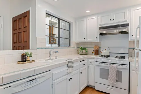 $899,000 | 1230 Franciscan Court, Unit 7, Carpinteria, CA 93013