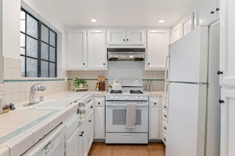 $899,000 | 1230 Franciscan Court, Unit 7, Carpinteria, CA 93013