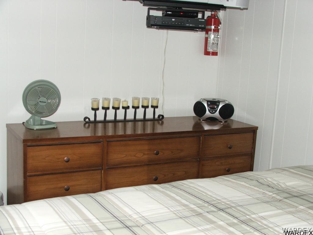 1663 East Gran Fort Mohave, AZ 86426 - Photo 21 of 34 a bedroom with a bed and a dresser