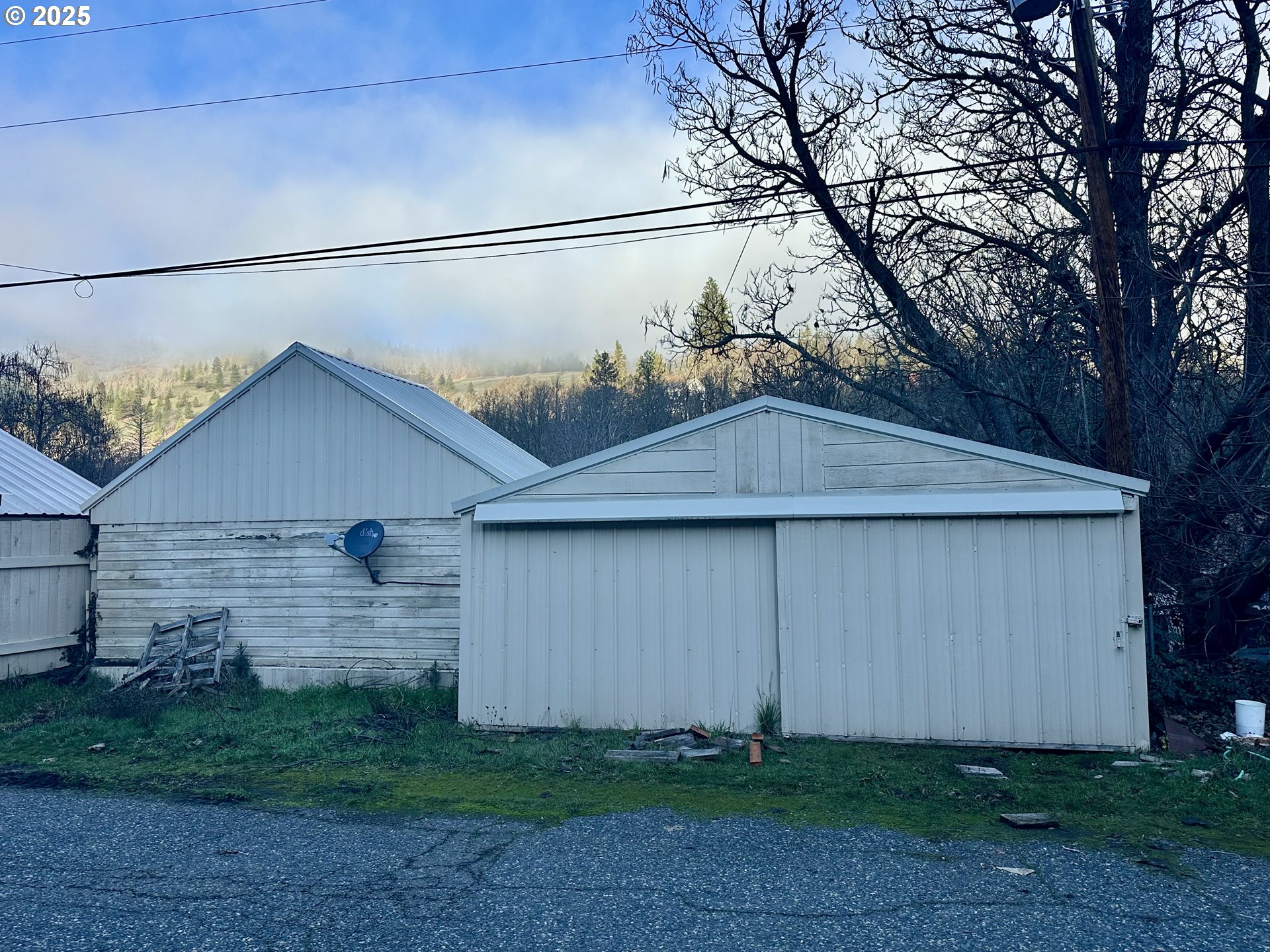 517 Main Street Klickitat, WA 98628 - Photo 13 of 41 a view of a back yard of the house