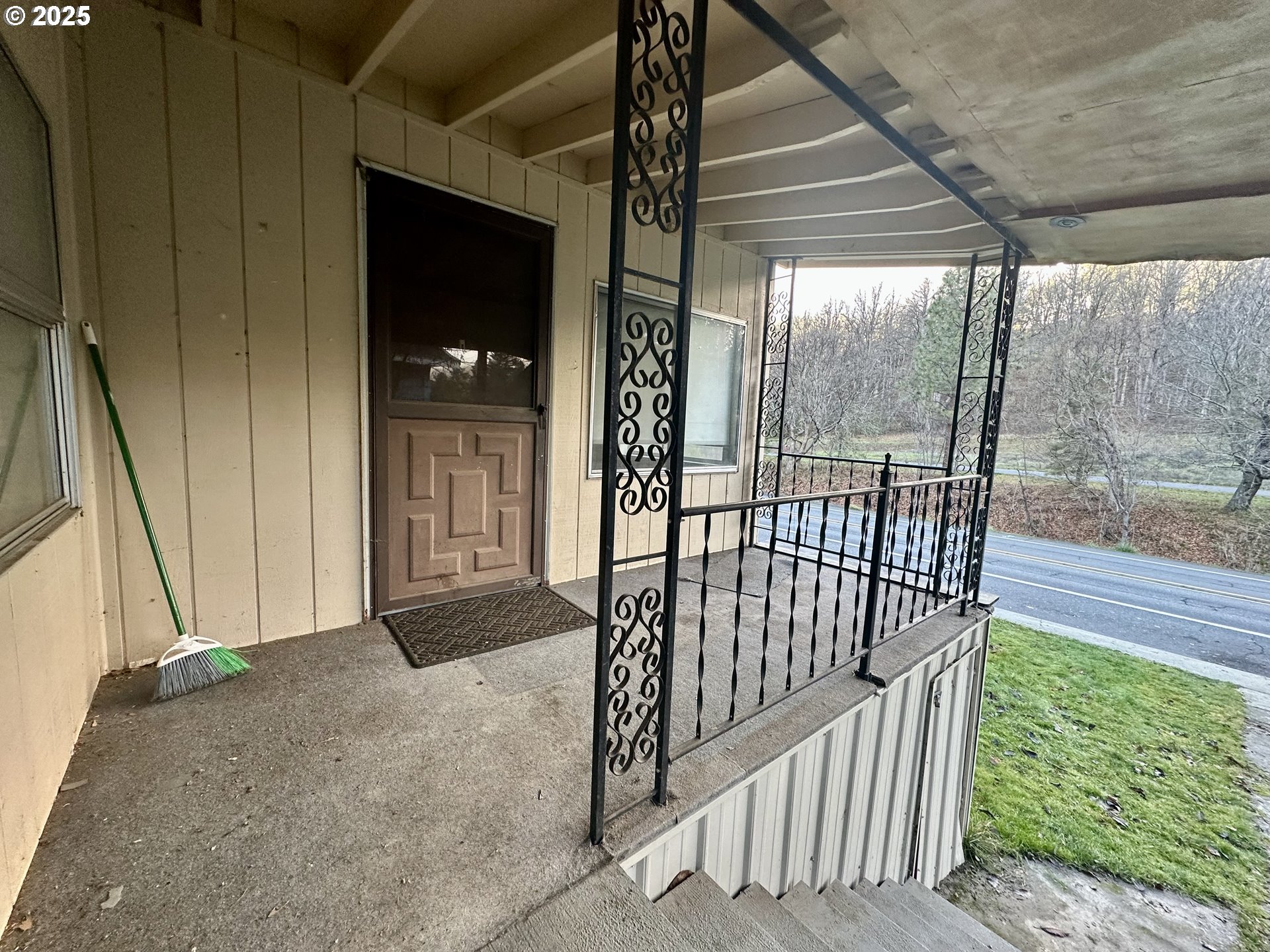 517 Main Street Klickitat, WA 98628 - Photo 16 of 41 a view of a balcony