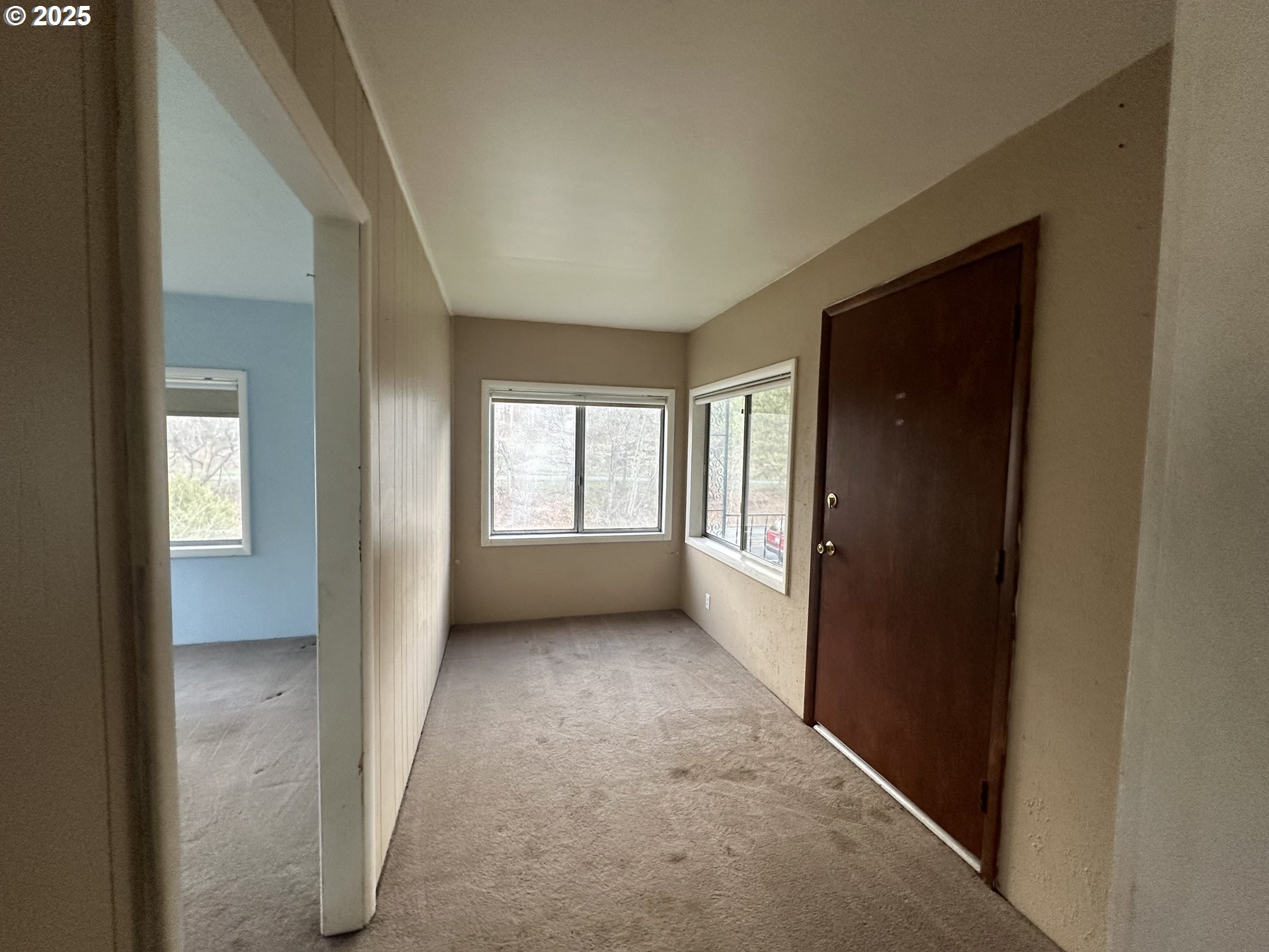 517 Main Street Klickitat, WA 98628 - Photo 17 of 41 a view of hallway with windows