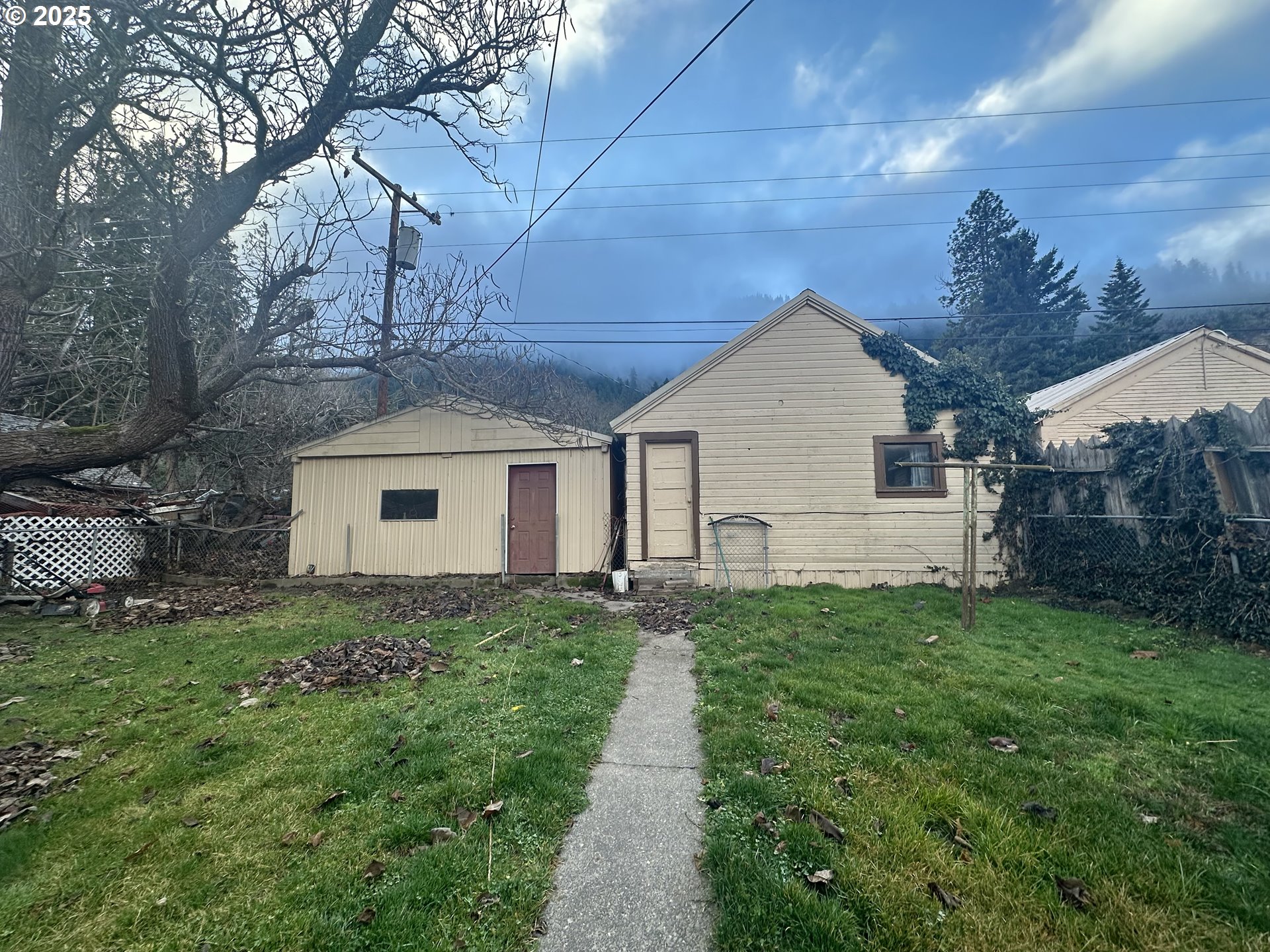 517 Main Street Klickitat, WA 98628 - Photo 8 of 41 a front view of a house with a yard