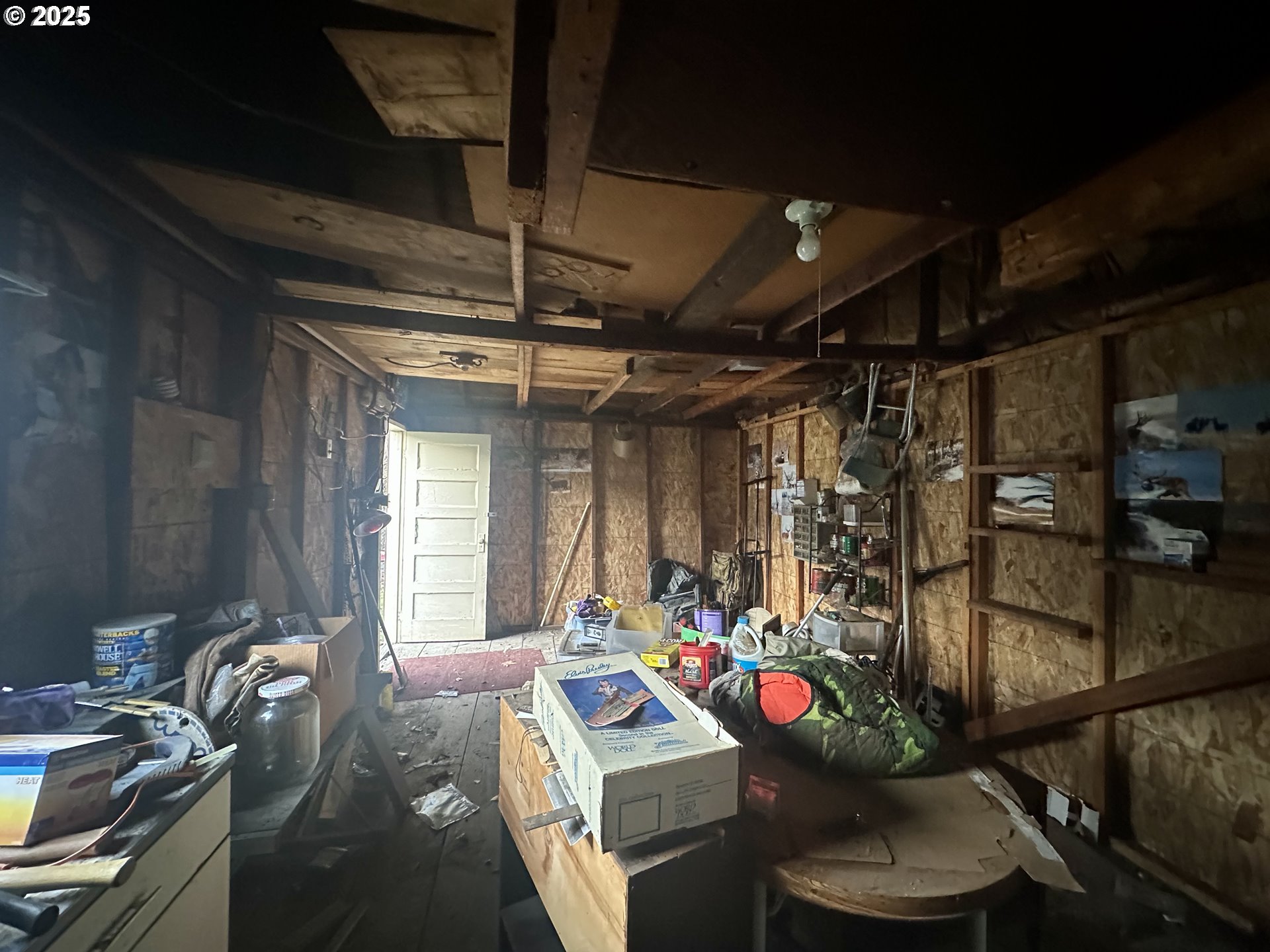 517 Main Street Klickitat, WA 98628 - Photo 10 of 41 a room with gym equipment