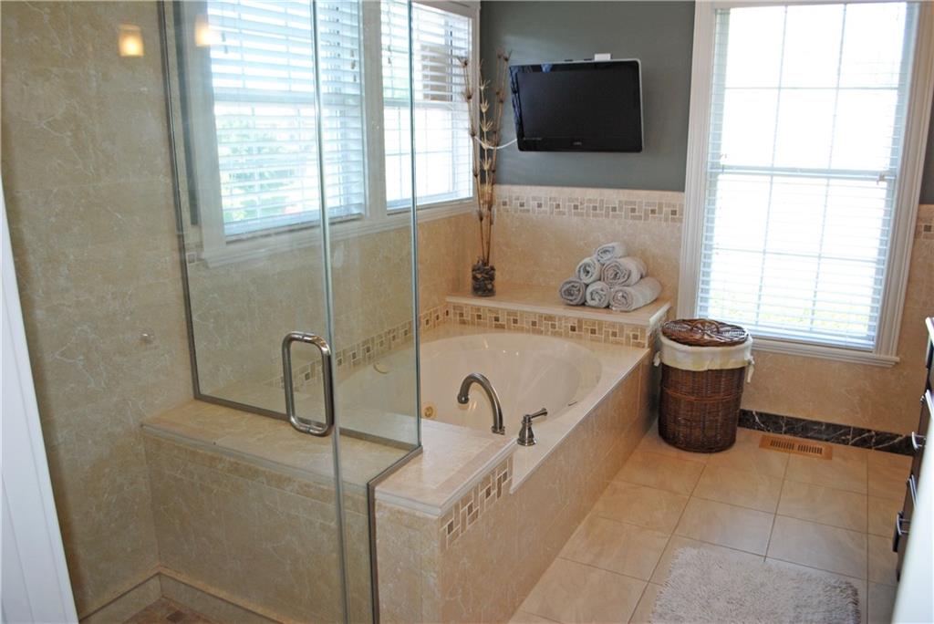 13194 Knoll Ridge Fishers, IN 46038 - Photo 12 of 23 Gallery Image 12
