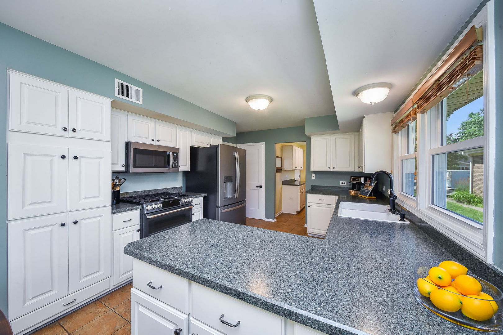 588 Williamsburg Road Glen Ellyn, IL 60137 - Photo 19 of 53