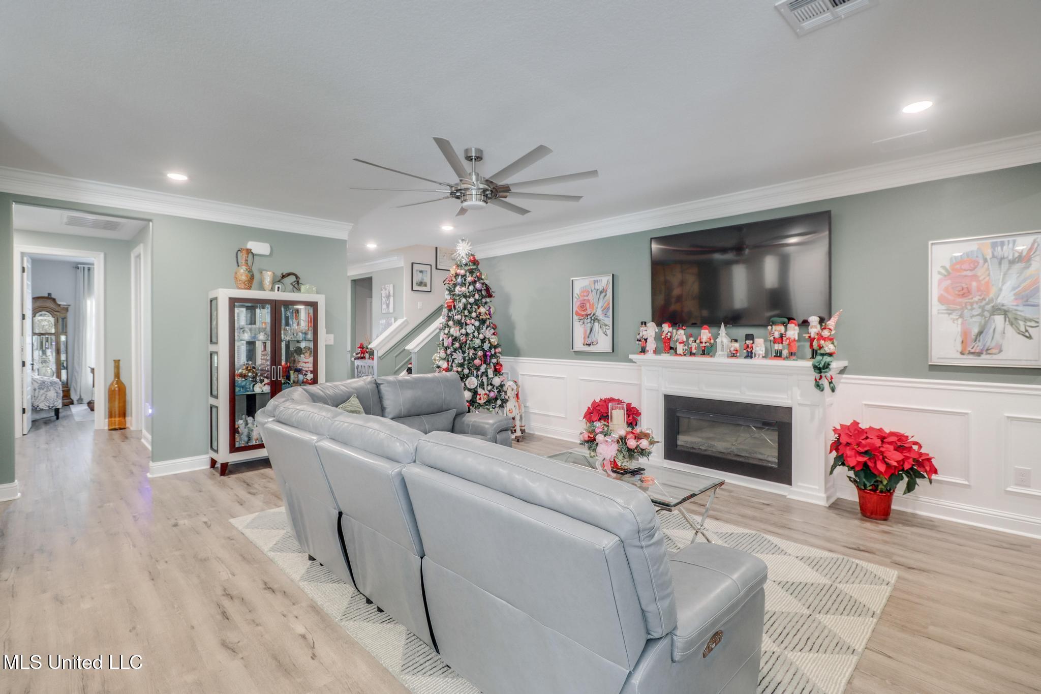 11102 Alphabet Road Gulfport, MS 39503 - Photo 13 of 58 Living Room