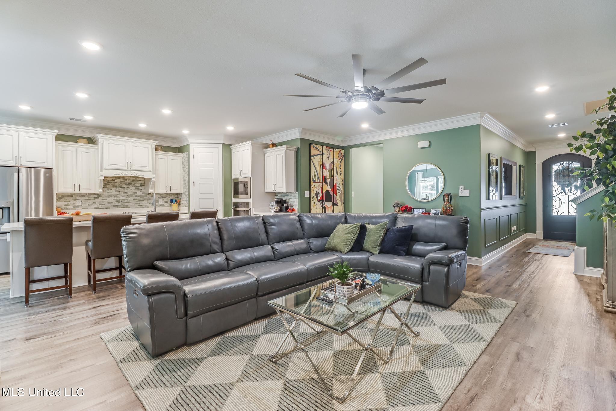 11102 Alphabet Road Gulfport, MS 39503 - Photo 17 of 58 Living Room