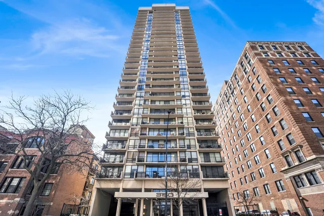$369,900 | 3150 North Sheridan Road, Unit 14A, Chicago, IL 60657