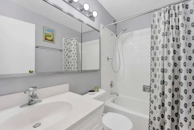 $369,900 | 3150 North Sheridan Road, Unit 14A, Chicago, IL 60657