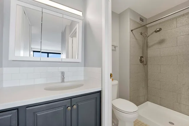 $369,900 | 3150 North Sheridan Road, Unit 14A, Chicago, IL 60657