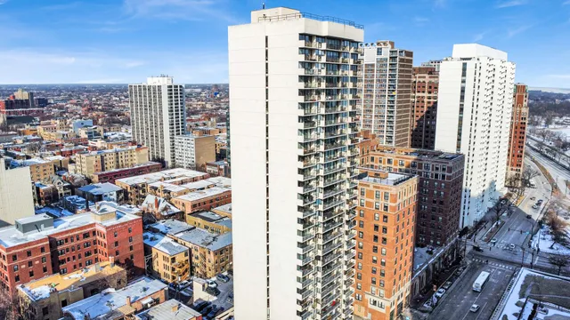 $369,900 | 3150 North Sheridan Road, Unit 14A, Chicago, IL 60657