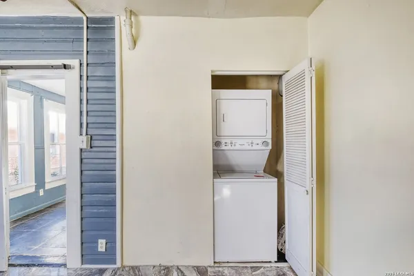 a way to rooms with wooden floor