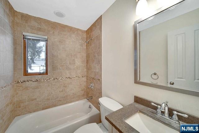 455 Berkshire Road Ridgewood, NJ 07450 - Photo 7 of 16