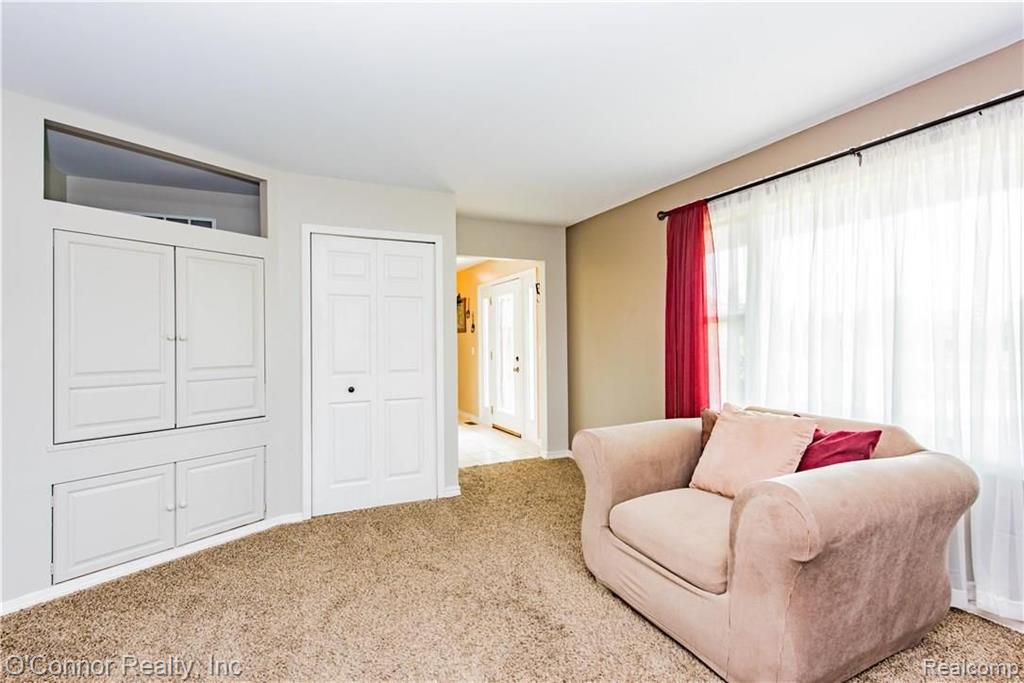 586 Mayer Road Columbus, MI 48063 - Photo 6 of 25