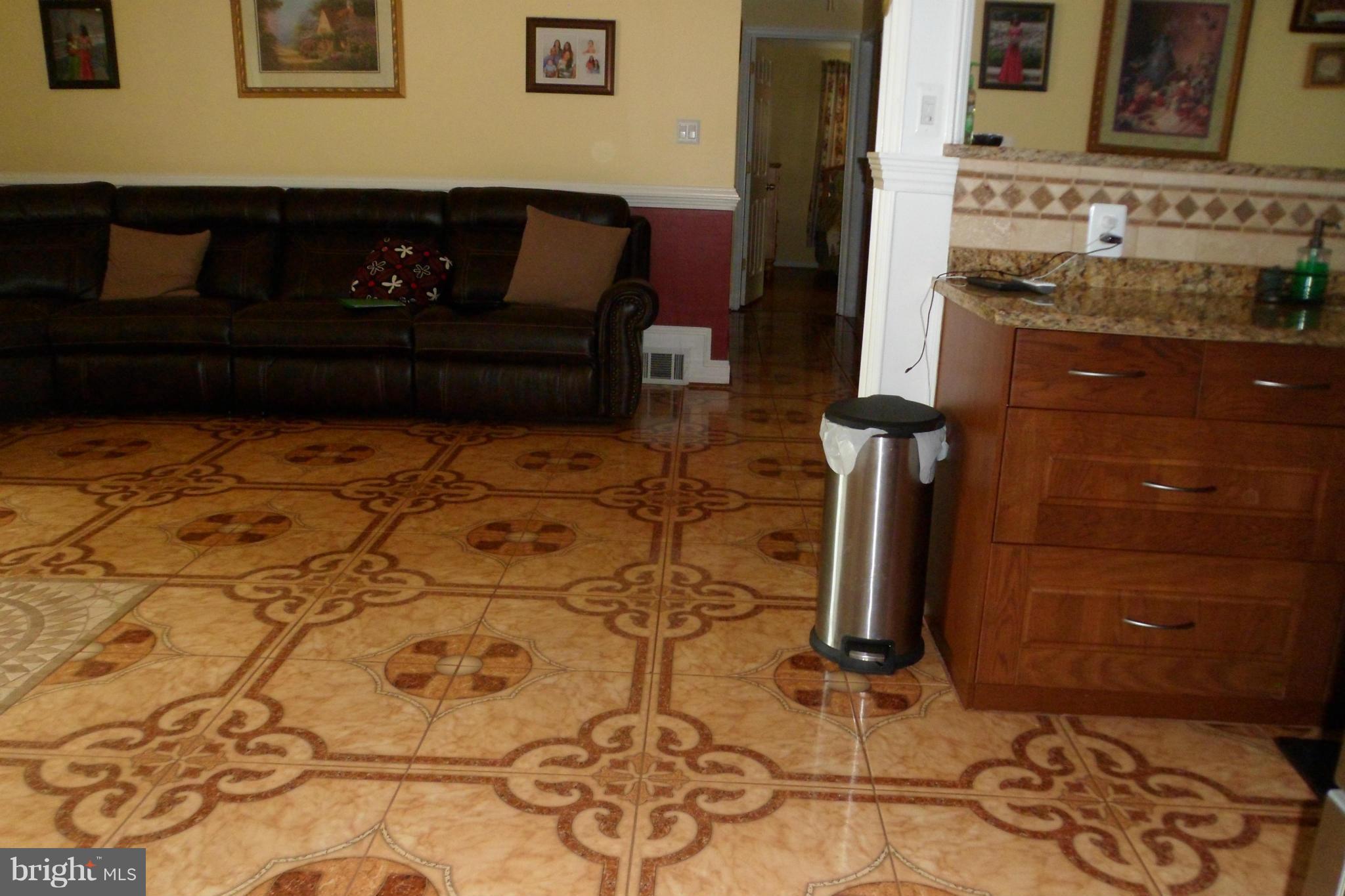 5215 Montgomery Street Springfield, VA 22151 - Photo 3 of 28 Living Room