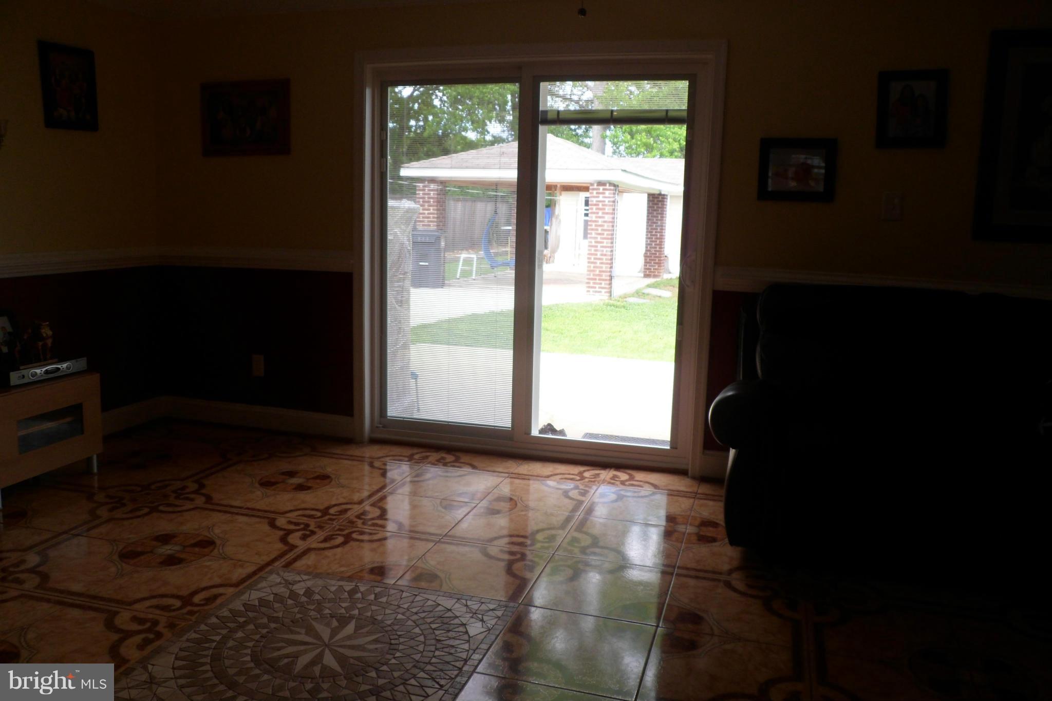 5215 Montgomery Street Springfield, VA 22151 - Photo 4 of 28 Living Room
