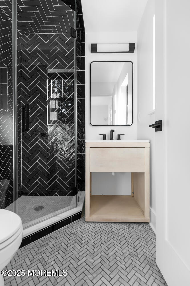 516 River Road Fair Haven, NJ 07704 - Photo 26 of 62 a bathroom with a toilet a sink and mirror