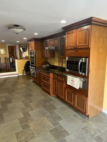 $1,932,000 | 48 Sanborn Road, East Kingston, NH 03827