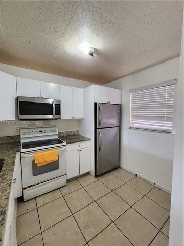 $1,800 | 19715 Southwest 114th Avenue, Unit 157, Miami, FL 33157