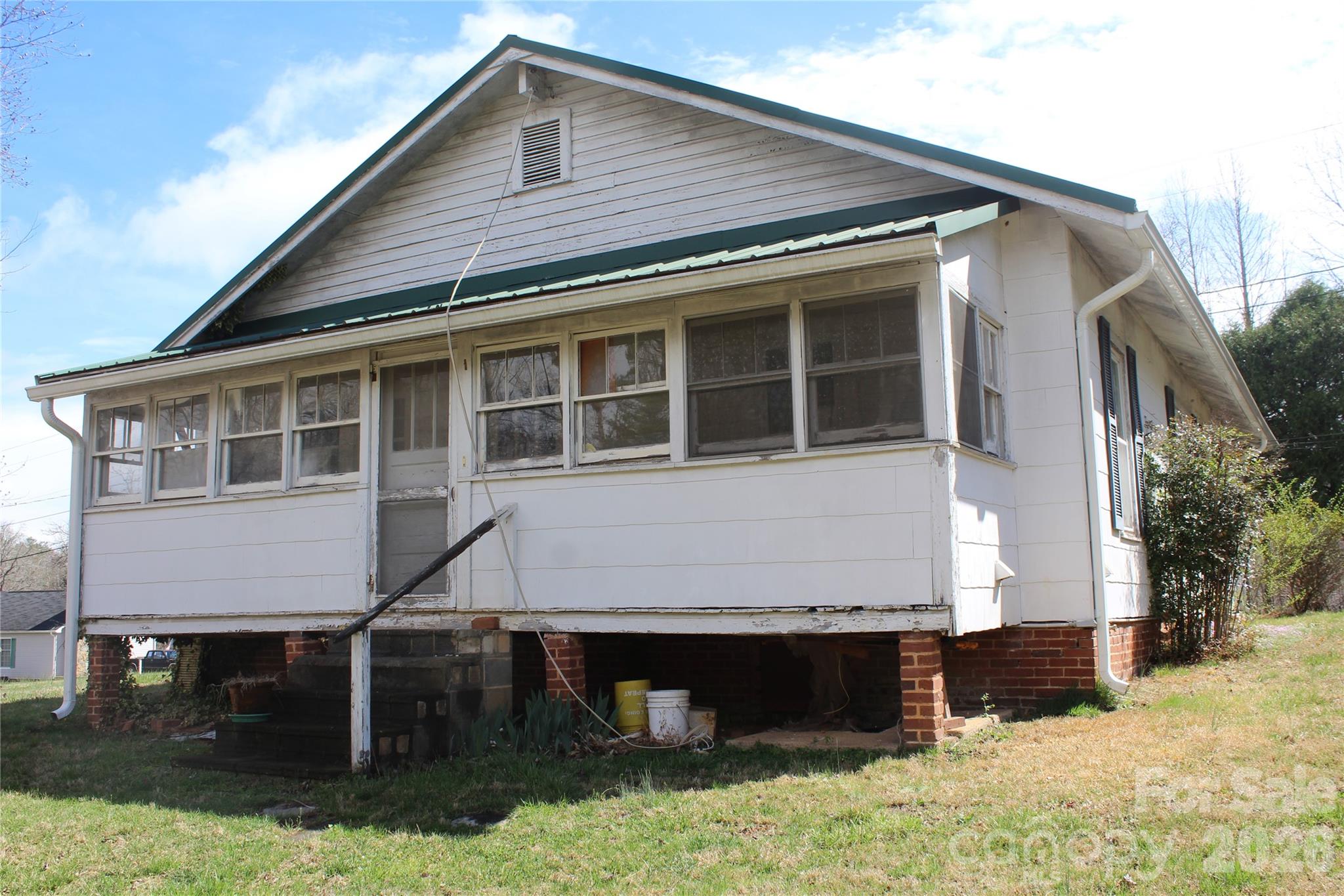 113 Williams Street Morganton, NC 28655 - Photo 17 of 20 a front view of a house with a yard