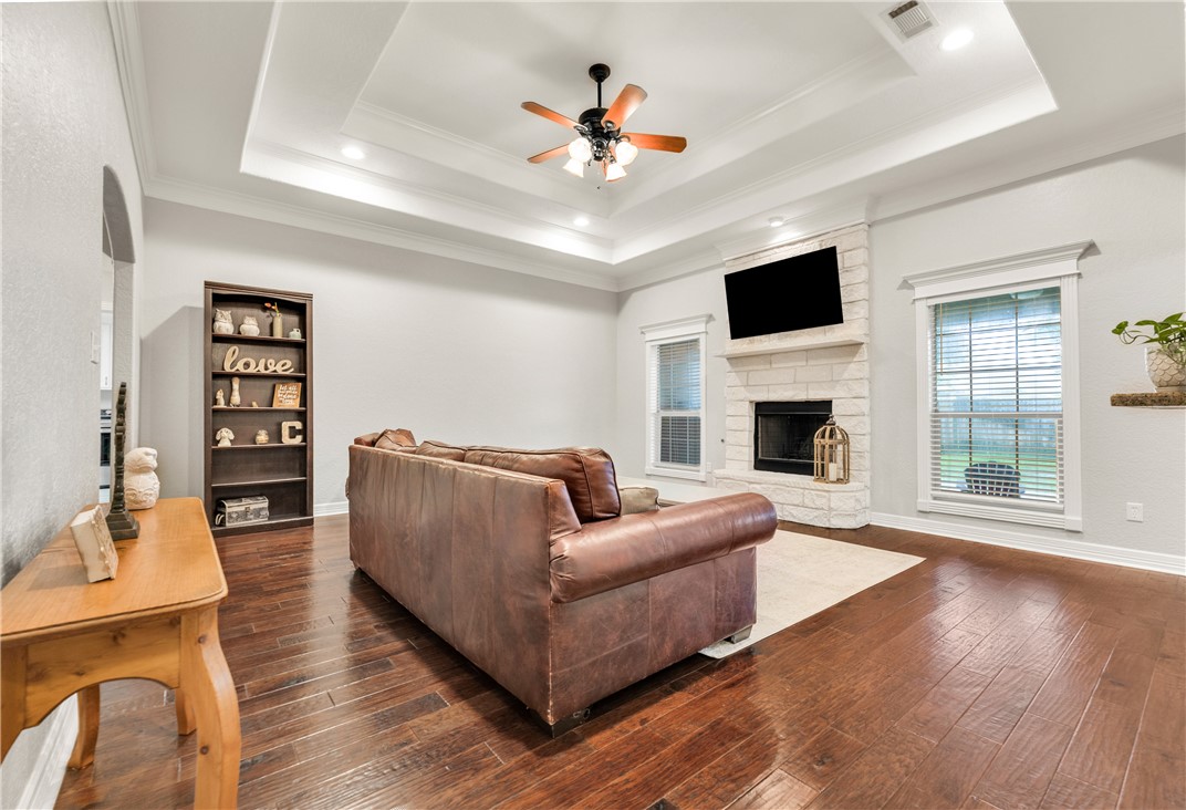 2703 Hickory Court Bryan, TX 77808 - Photo 3 of 26