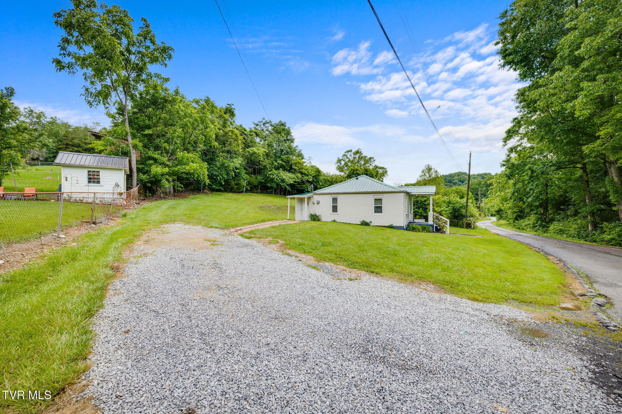 2220 Little Valley Road Kingsport, TN 37660 - Photo 4 of 29 004