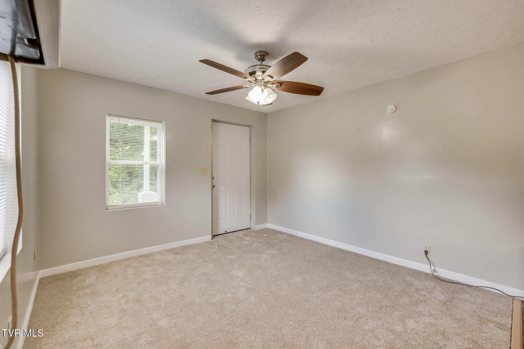 2220 Little Valley Road Kingsport, TN 37660 - Photo 8 of 29 008
