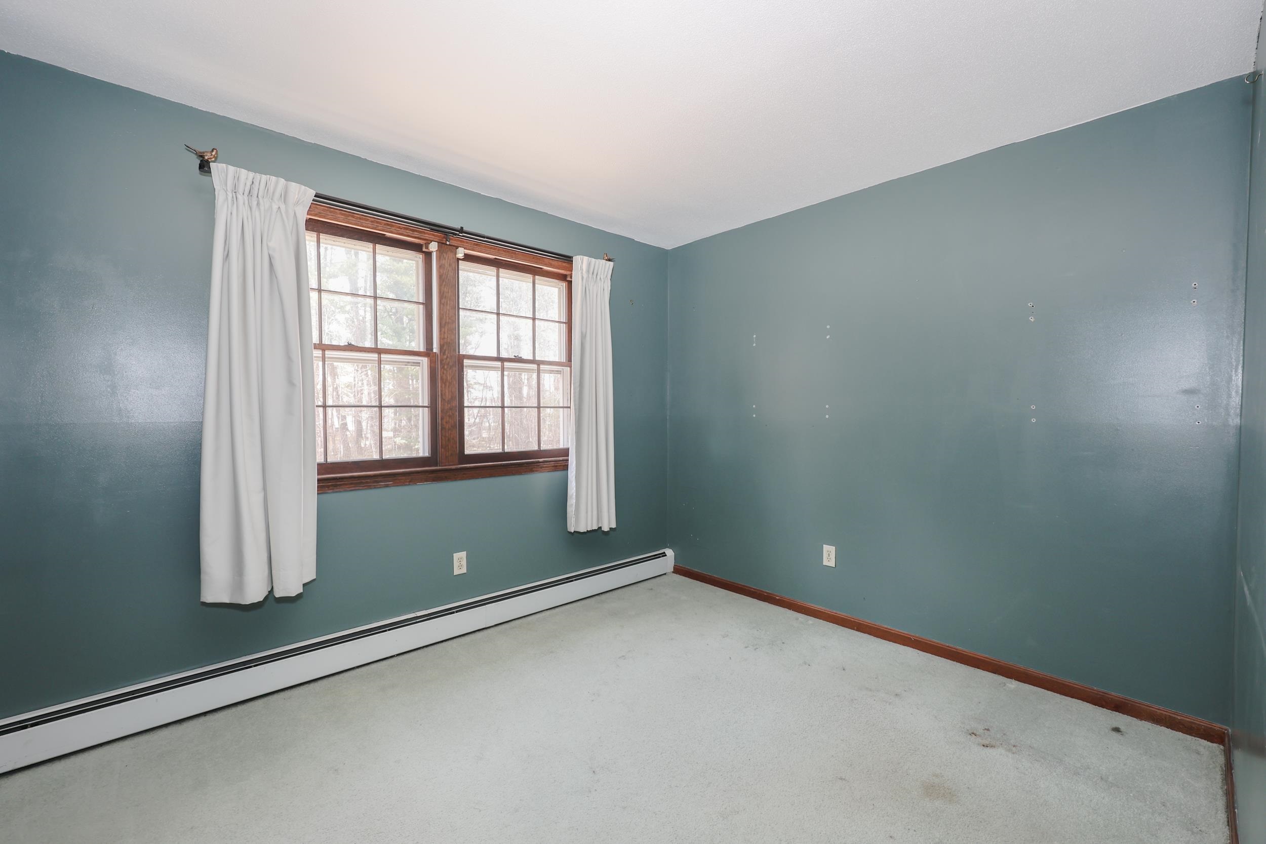 12 Forest Lane Litchfield, NH 03052 - Photo 14 of 32