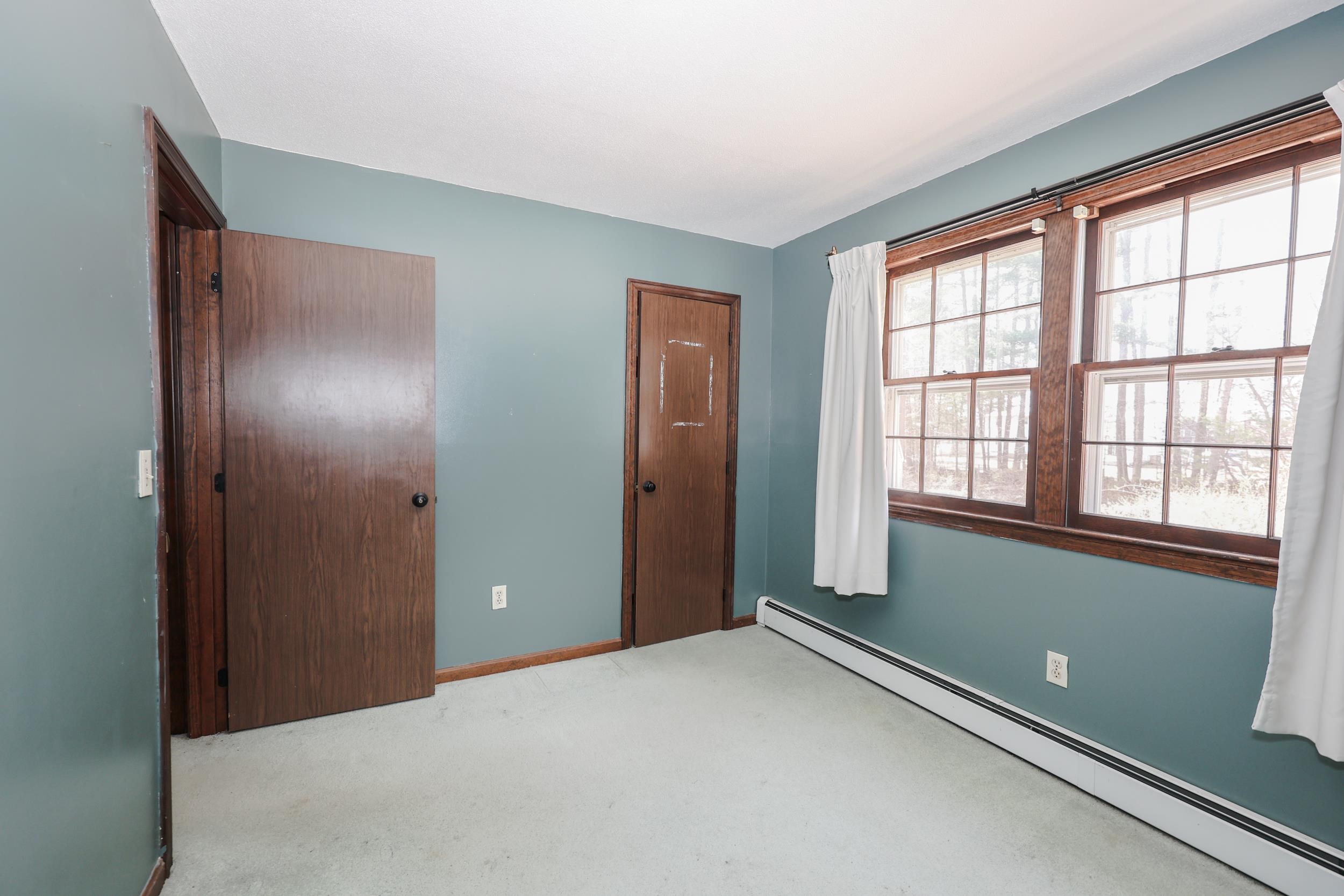 12 Forest Lane Litchfield, NH 03052 - Photo 15 of 32