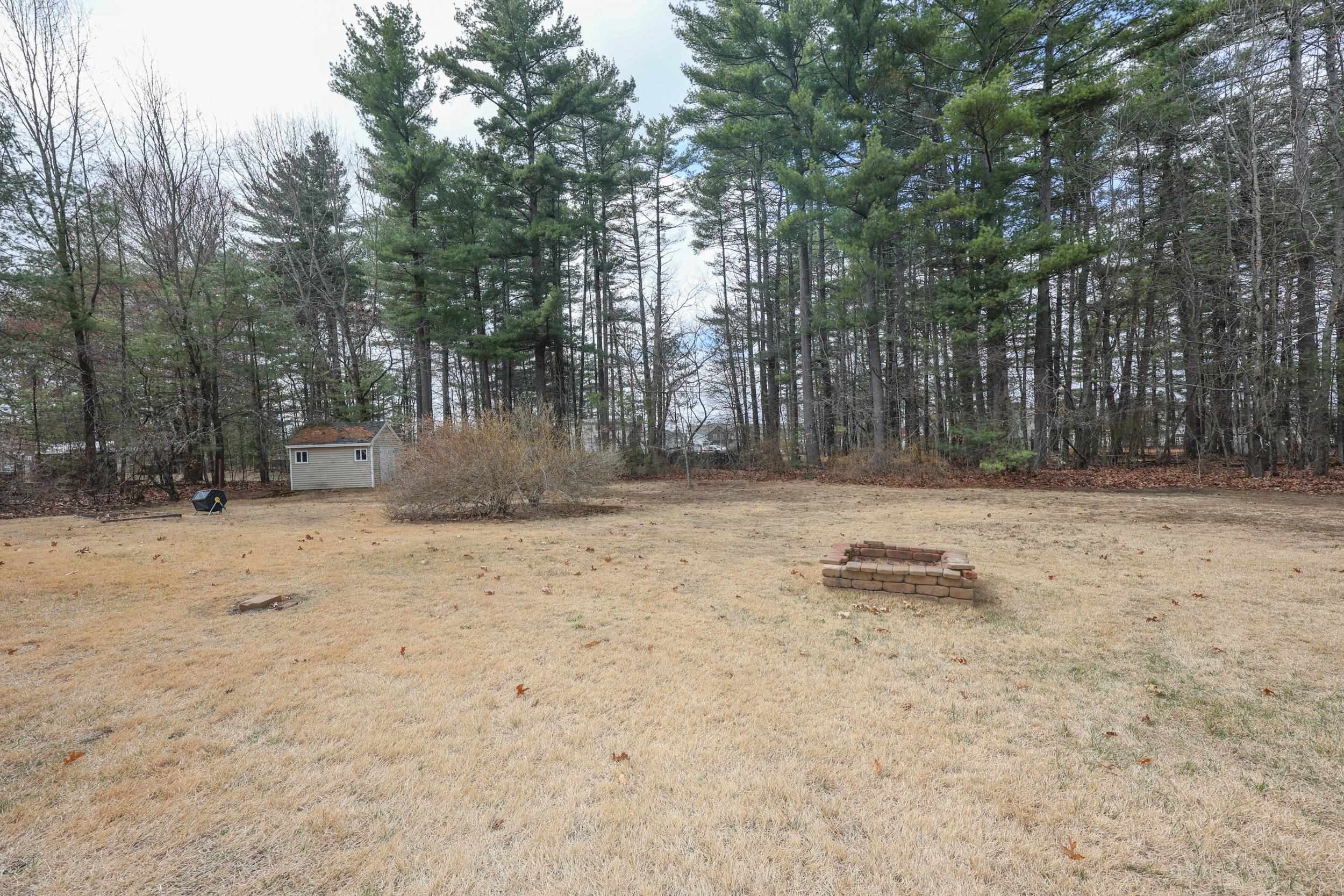 12 Forest Lane Litchfield, NH 03052 - Photo 5 of 32