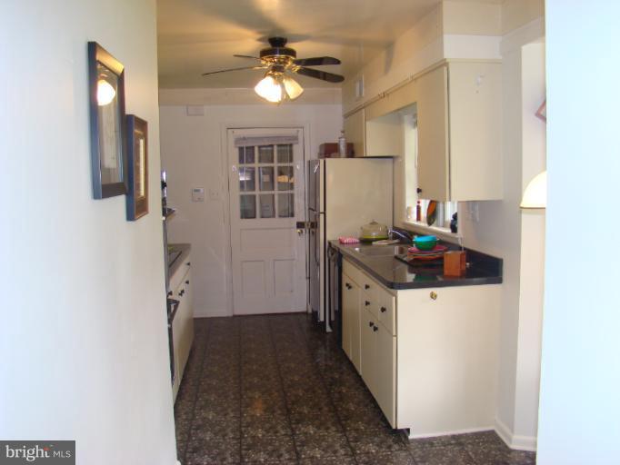 11304 Valley Road Oakton, VA 22124 - Photo 12 of 14 Kitchen