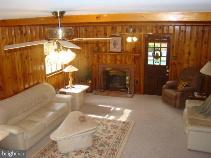 11304 Valley Road Oakton, VA 22124 - Photo 13 of 14 Family Room