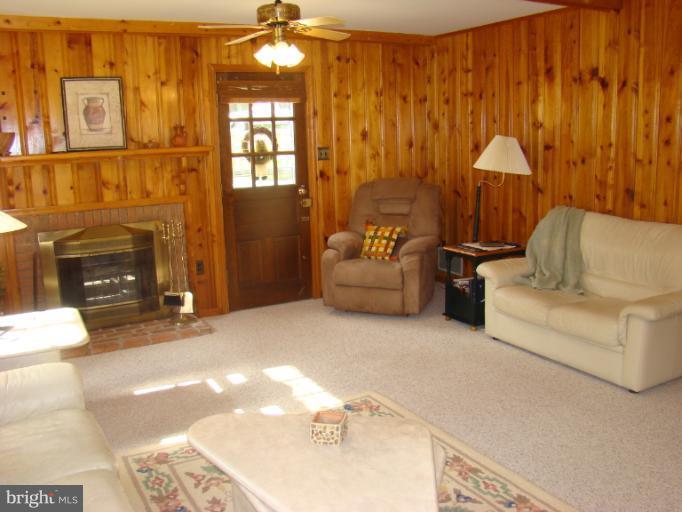11304 Valley Road Oakton, VA 22124 - Photo 4 of 14 Family Room
