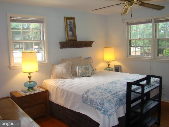 11304 Valley Road Oakton, VA 22124 - Photo 6 of 14 Bedroom (Master)