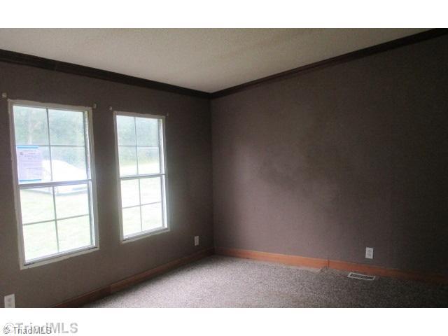 450 Case School Road Madison, NC 27025 - Photo 3 of 8 Living Room.