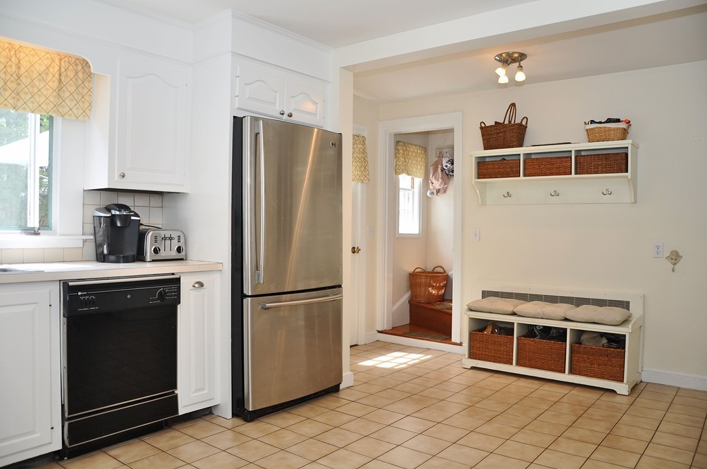 87 Standish Road Milton, MA 02186 - Photo 7 of 16 Gallery Image 7