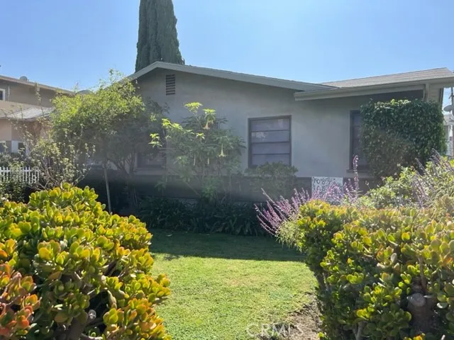 $1,250,000 | 10856 Camarillo Street, Toluca Lake, CA 91602