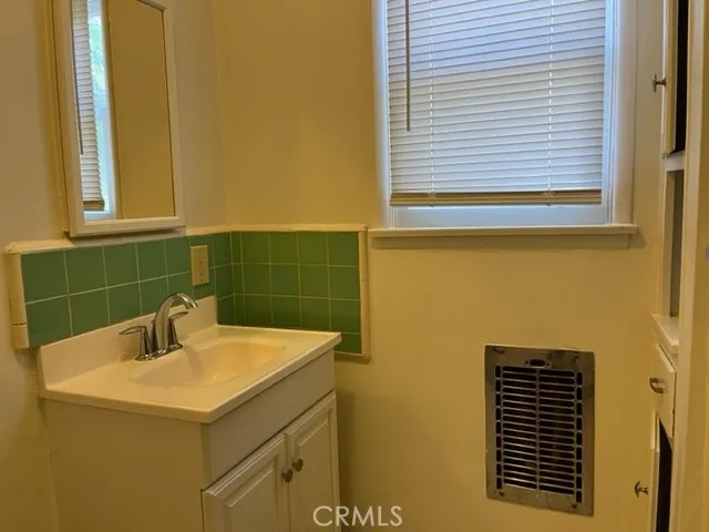 $1,250,000 | 10856 Camarillo Street, Toluca Lake, CA 91602