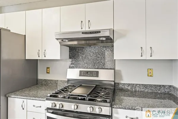 $3,100 | 834 Edpas Road, New Brunswick, NJ 08901