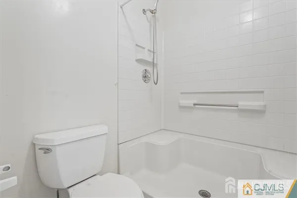 $3,100 | 834 Edpas Road, New Brunswick, NJ 08901