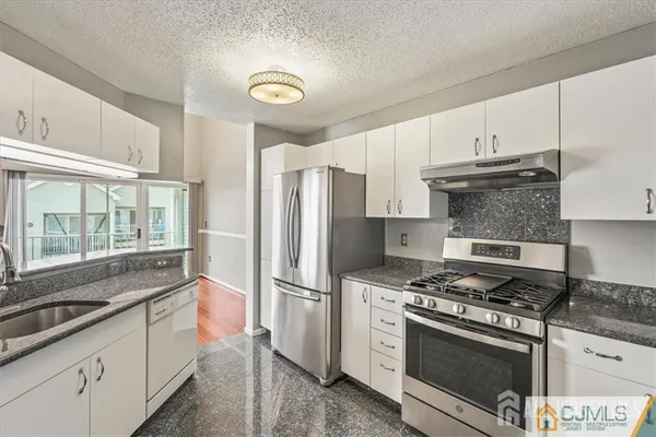 $3,100 | 834 Edpas Road, New Brunswick, NJ 08901