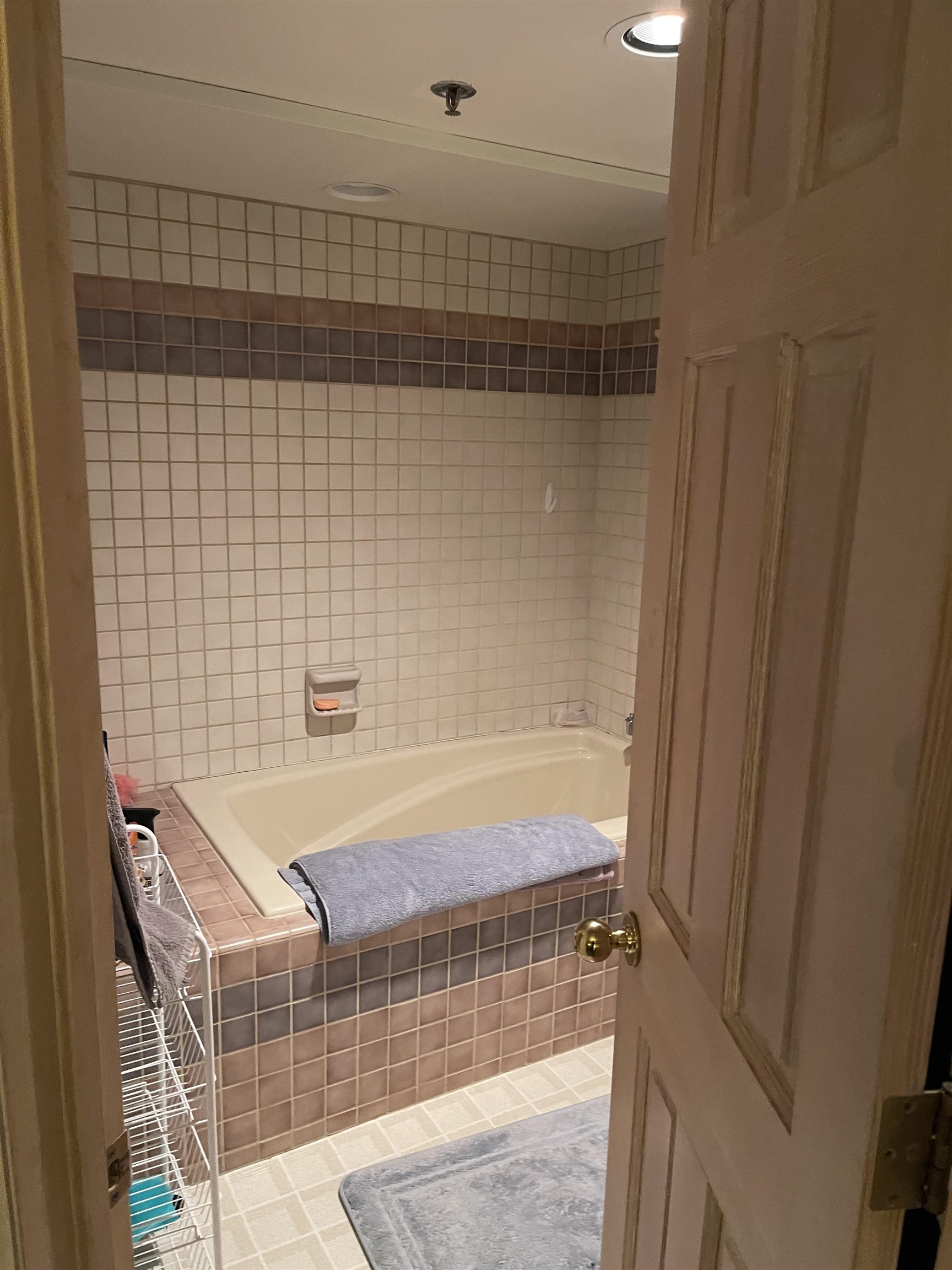 5100 Valley View Drive, Unit 311 Mesa, CO 81643 - Photo 8 of 19 a bathroom with a bathtub and shower