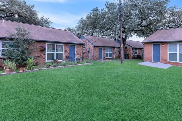 $948 | 900 Westwood Drive, Round Rock, TX 78681