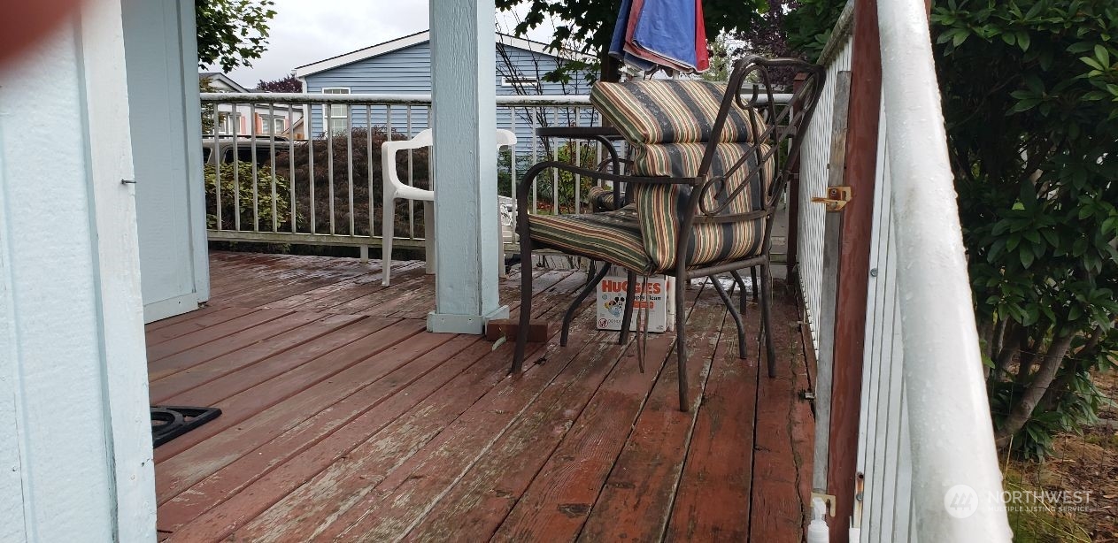 520 Willow Drive, Unit 111 Enumclaw, WA 98022 - Photo 23 of 26 a view of entryway with wooden floor