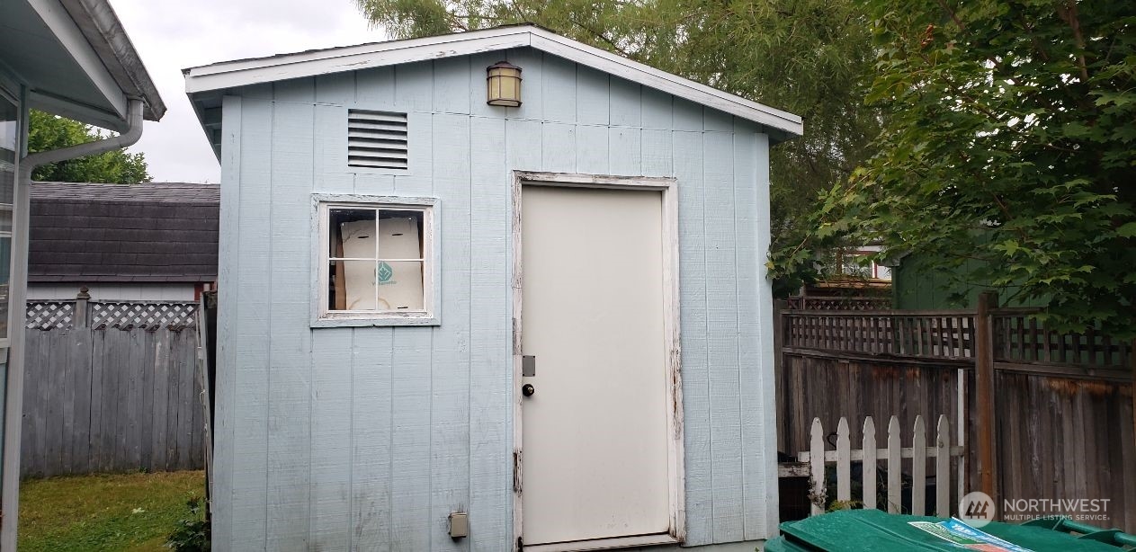 520 Willow Drive, Unit 111 Enumclaw, WA 98022 - Photo 25 of 26 a house with a outdoor space