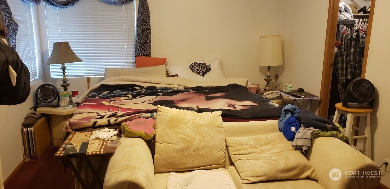 520 Willow Drive, Unit 111 Enumclaw, WA 98022 - Photo 10 of 26 a bedroom with a bed and a chair