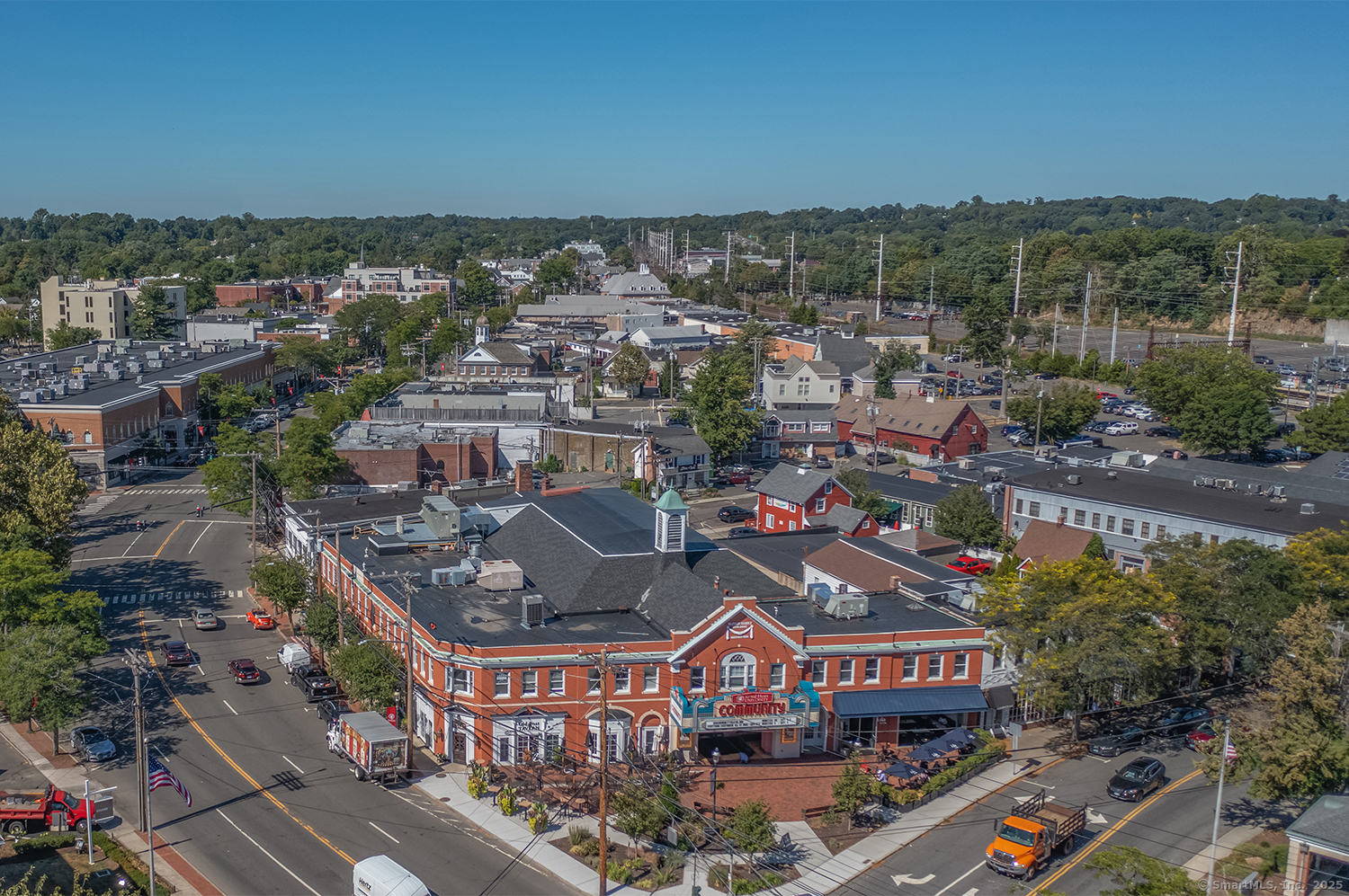 391 South Pine Creek Road Fairfield, CT 06824 - Photo 24 of 25 an aerial view of multiple house