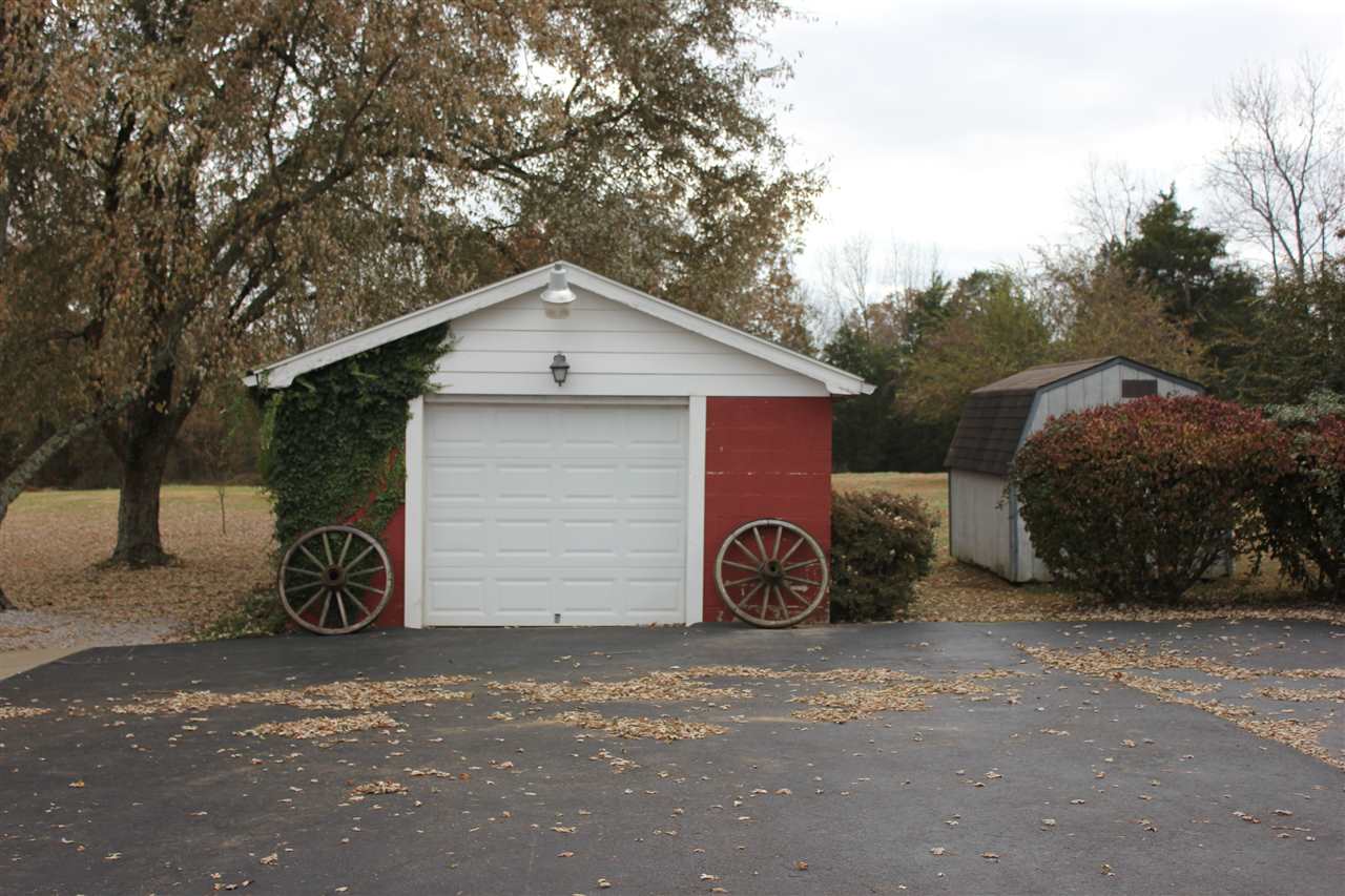 1687 Highland Lick Road Russellville, KY 42276 - Photo 4 of 18 Gallery Image 4